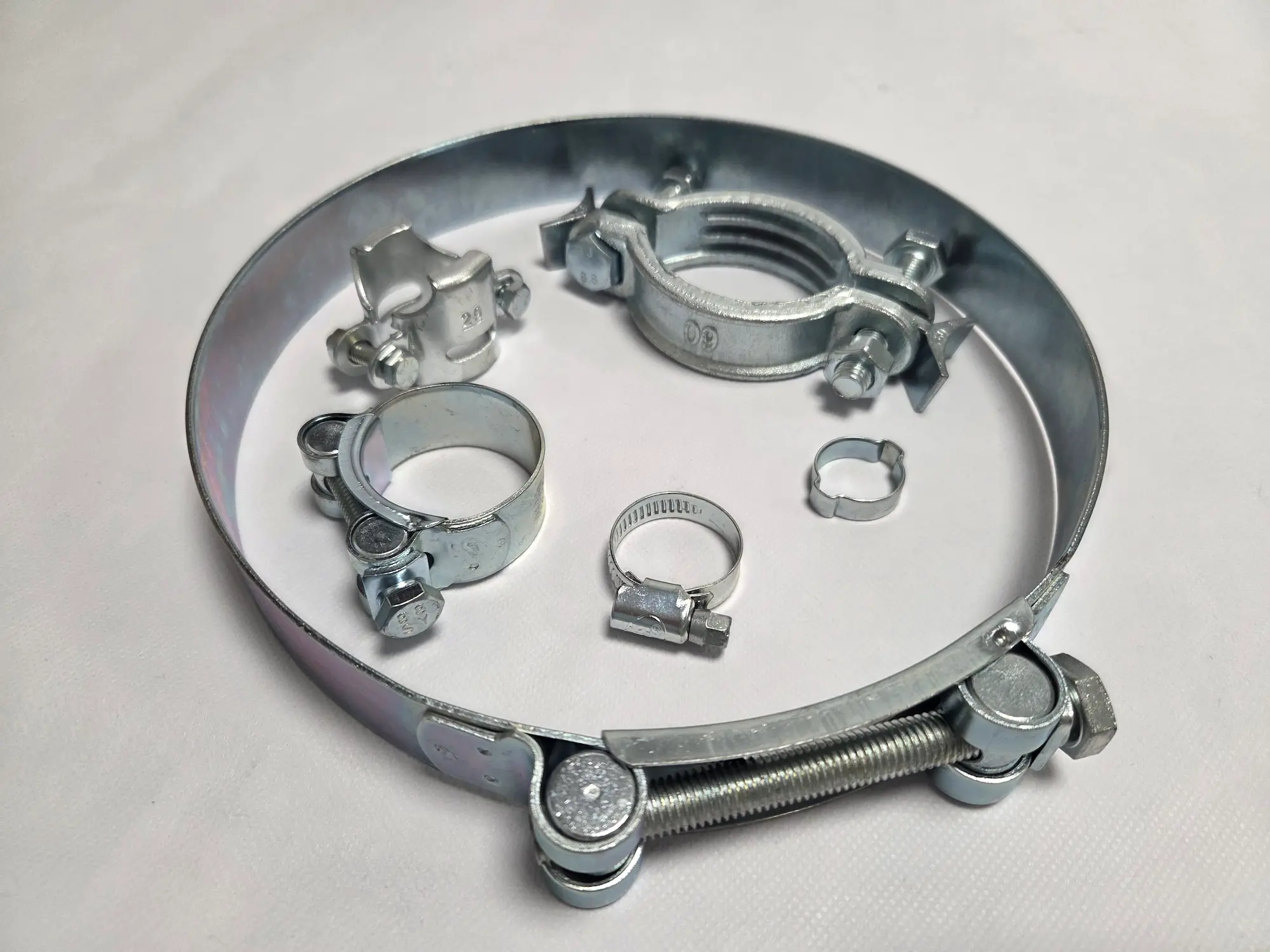 Gamme d’accessoires basse pression pour circuits hydrauliques et pneumatiques professionnels