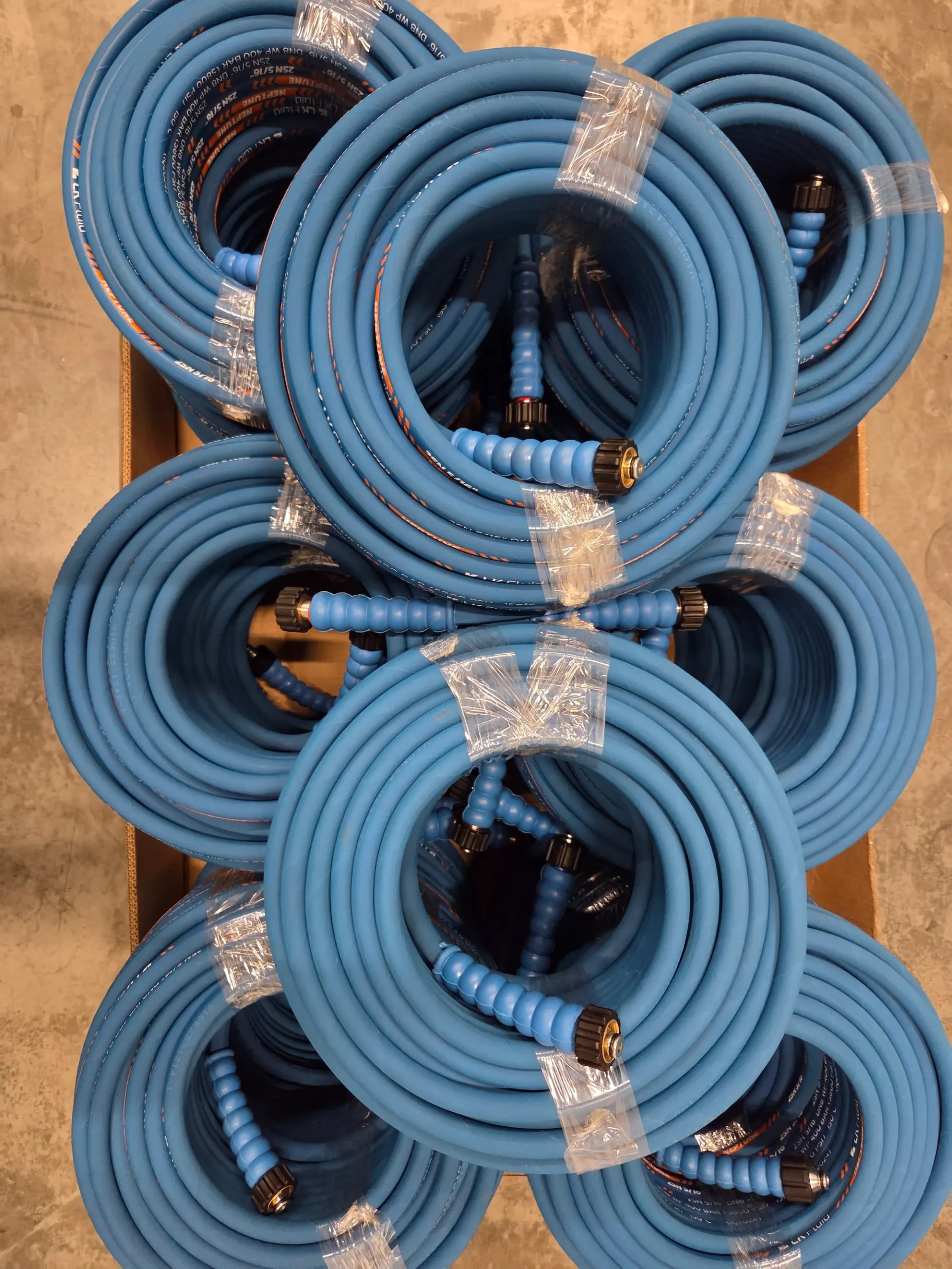 flexibles de lavages dans un carton dans l'atelier BLAM